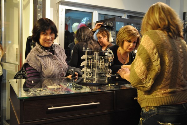 S ladies boutique Opening